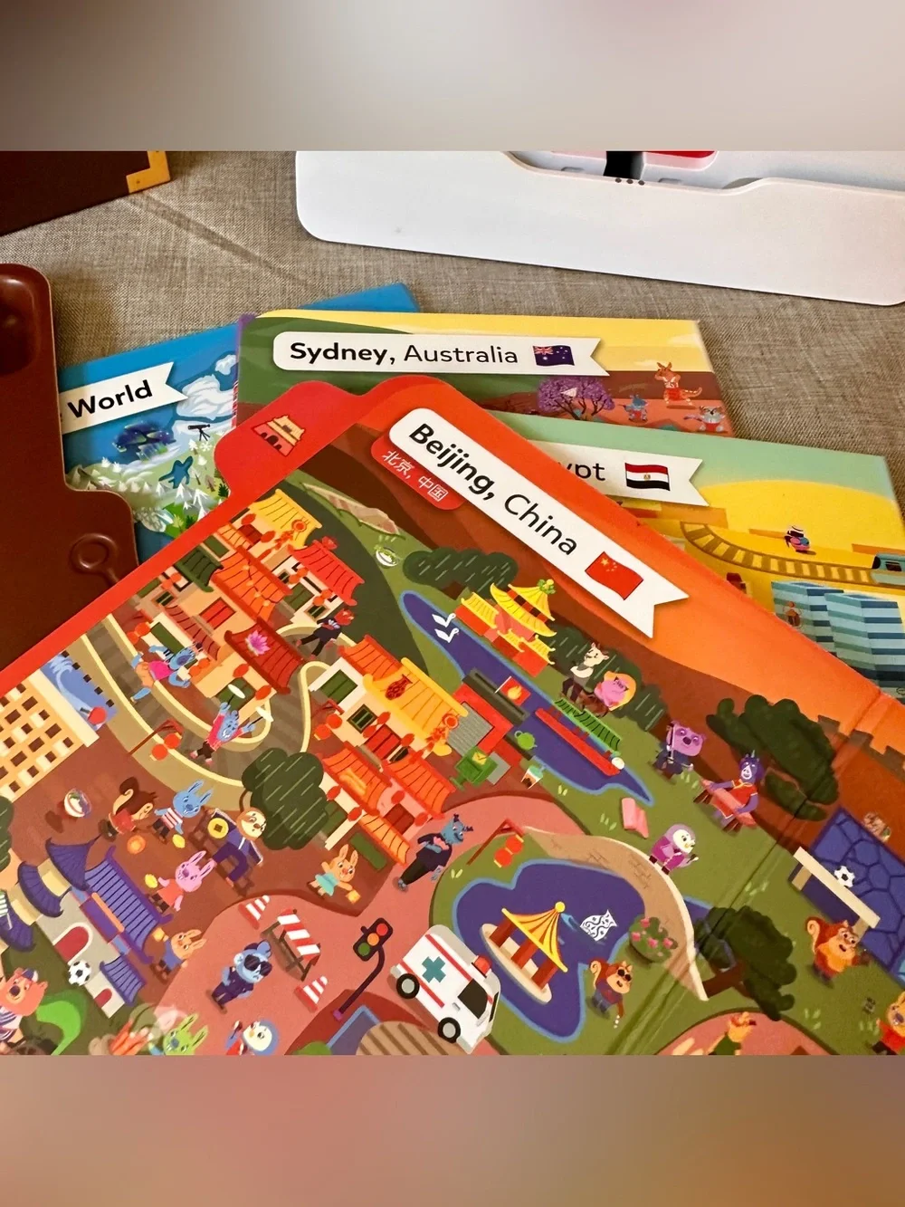 Osmo Genius bundle IPad base, Pizza Co, coding, detective agency, Tanagram, math